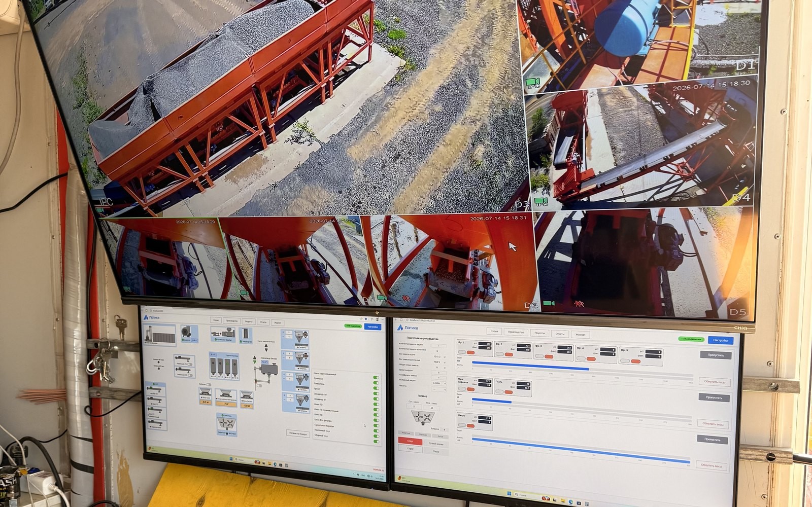 АРМ оператора АБЗ в Братске: мониторы SCADA, панель оператора и видеонаблюдение
